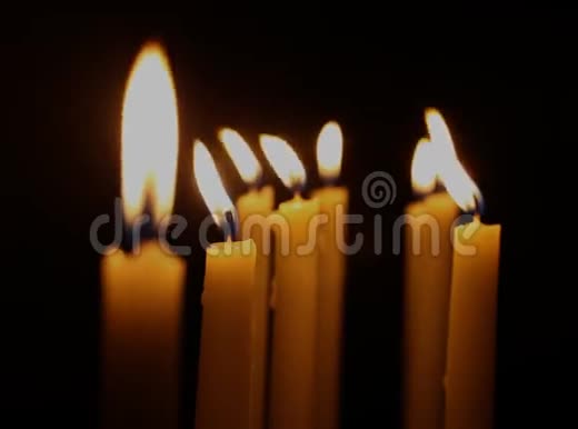 一群蜡烛视频的预览图