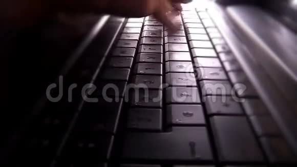 电脑键盘打字空间灯视频的预览图