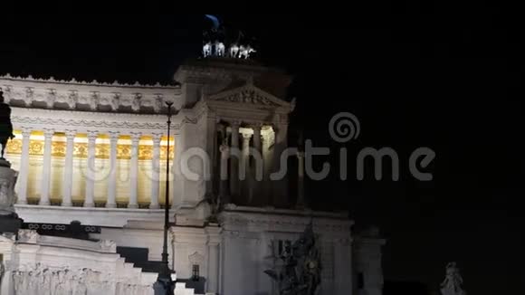 一个维托里奥埃马努埃勒二世纪念碑晚安罗马它视频的预览图