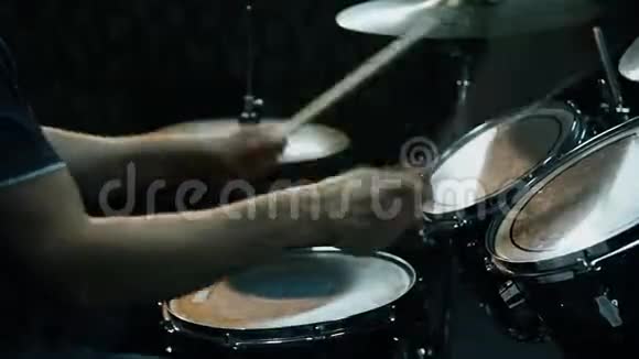 男鼓手打鼓视频的预览图