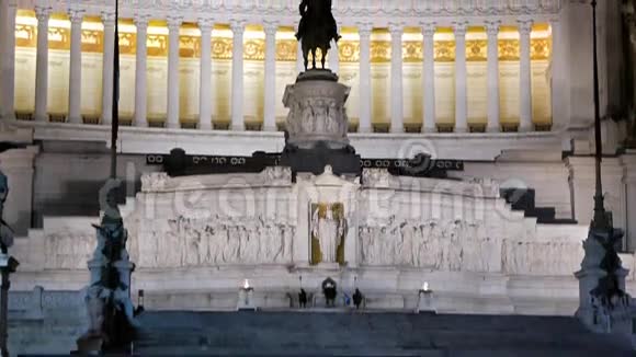 一个维托里奥埃马努埃勒二世纪念碑晚安罗马它视频的预览图