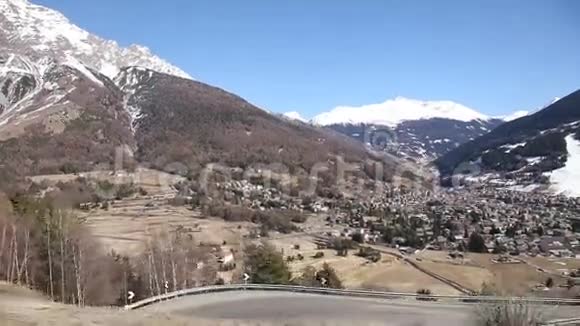 意大利博尔米奥的蛇形公路视频的预览图