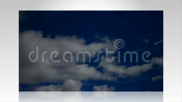 蓝色天空中的积雨云与风的时间推移视频的预览图