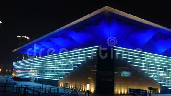 夜间体育场建筑物的霓虹灯视频的预览图