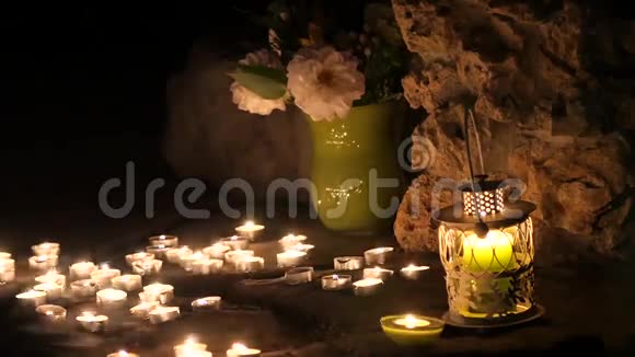 各种蜡烛和玫瑰的浪漫之歌视频的预览图