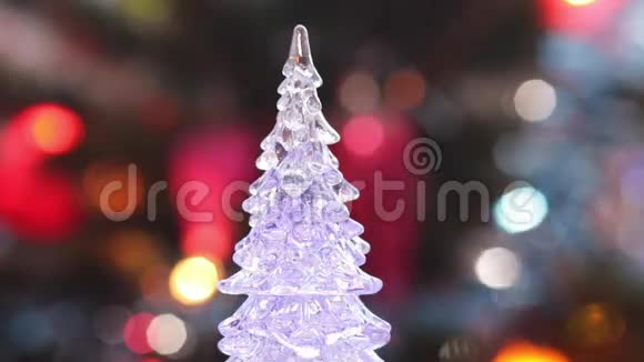 玩具圣诞树上真正的圣诞树庆祝背景视频的预览图