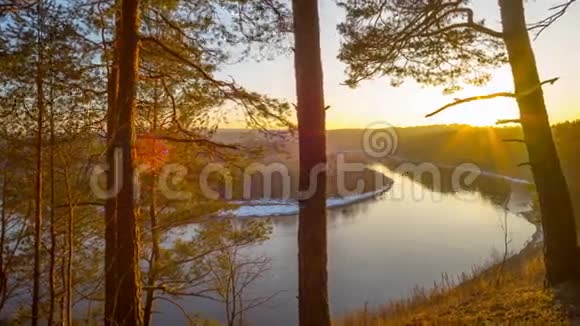 日落于冬林全景时移视频的预览图