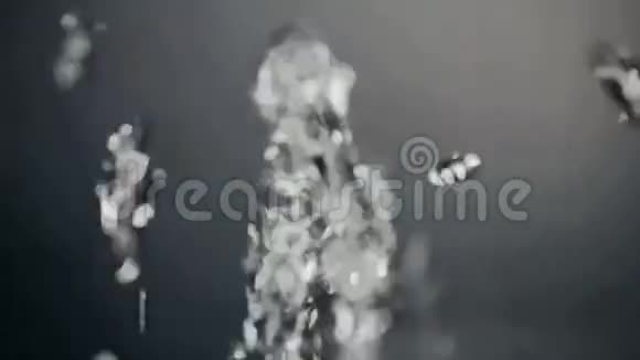 水滴在空中自由悬浮视频的预览图