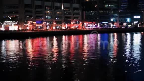 迪拜码头夜光照明视频的预览图
