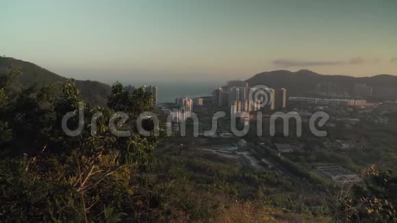 从卢惠头公园山顶俯瞰三亚全景的股票录像视频的预览图