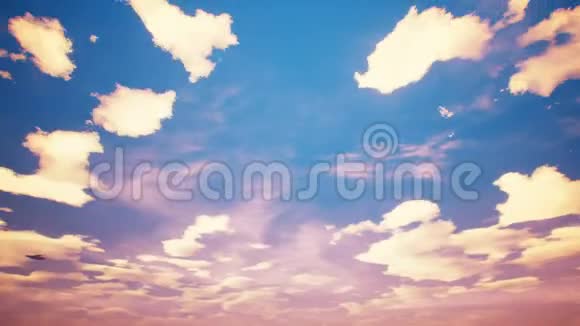 夏日阳光下云景的时间流逝视频的预览图