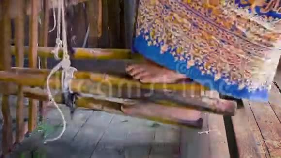 古代织机的脚踏机构缅甸视频的预览图