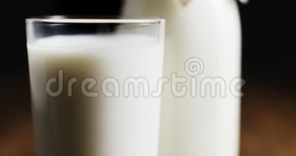 一杯牛奶视频的预览图
