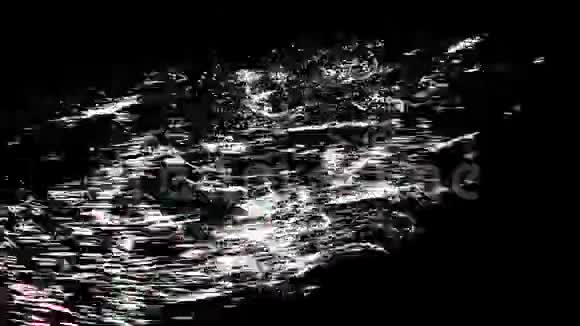 抽象旋转空间尘埃成为黑色背景上一个圆圈中的五个尖星的图标动画视频的预览图