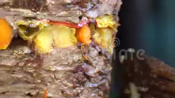 土耳其甜甜圈和蔬菜BodrumMuglaTurke的传统烤肉串视频的预览图