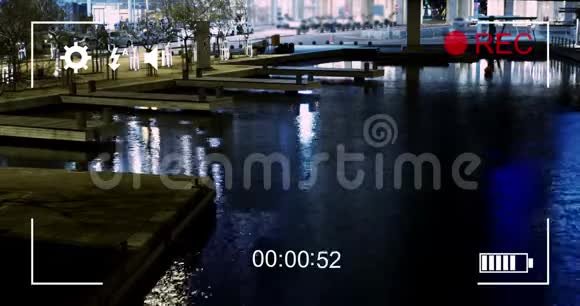在数码相机4k上快速拍摄夜间交通视频的预览图