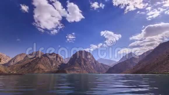 湖面上黎明塔吉克斯坦伊斯坎德库尔蒂姆视频的预览图