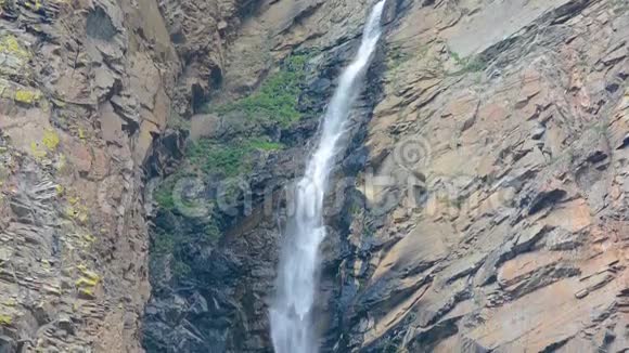 瀑布卡图亚里克卡拉苏瀑布视频的预览图