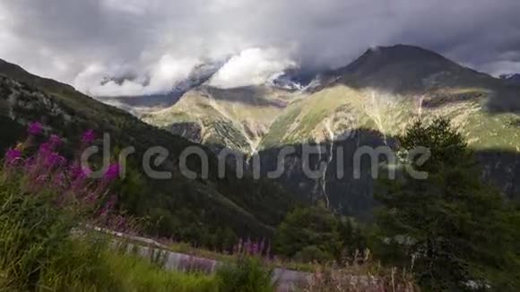 奥地利Atztal山谷中的云视频的预览图