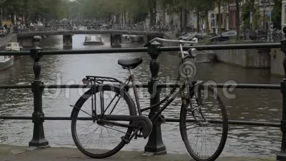 阿姆斯特丹美丽的运河夜景视频的预览图
