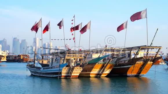 卡塔尔多哈的传统独桅帆船视频的预览图