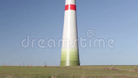 风力发电机低角度视野视频的预览图