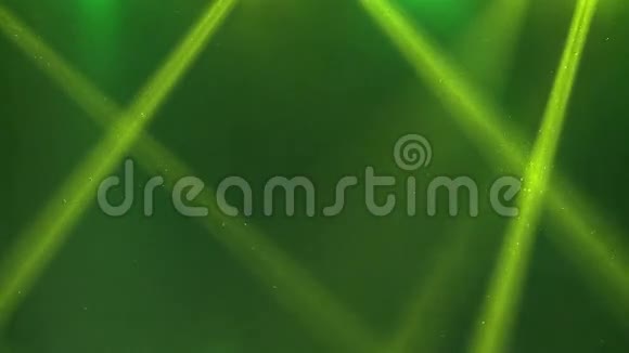 深绿色背景上明亮的绿色光线视频的预览图