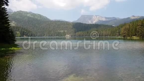 黑山杜米托公园的黑湖视频的预览图
