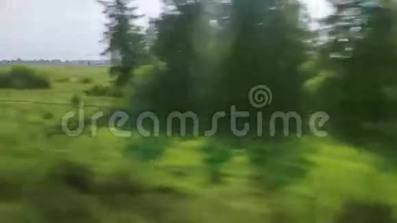 高速列车在田野POV视频的预览图