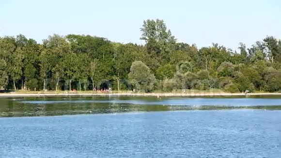 在巴伐利亚的奇姆湖航行视频的预览图
