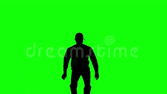 一个男人在绿色屏幕上双手叉腰跳跃的剪影视频的预览图