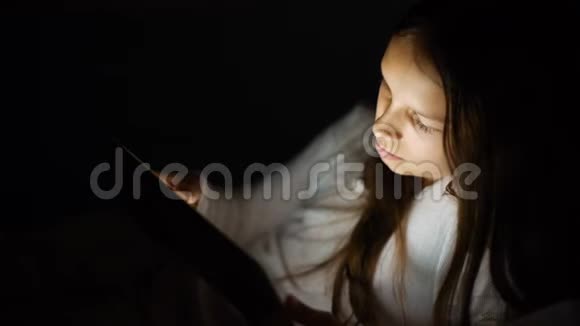 小东西夜间失眠视频的预览图