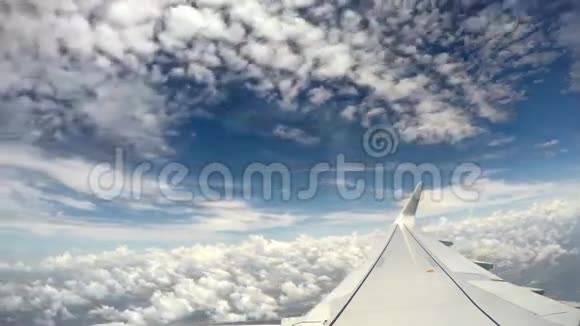 在热带风暴云上飞行视频的预览图