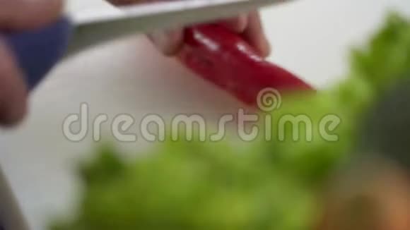 辣椒厨房厨师切片的制作视频的预览图