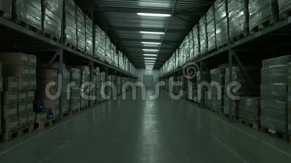 工业厂房内的生产仓库视频的预览图