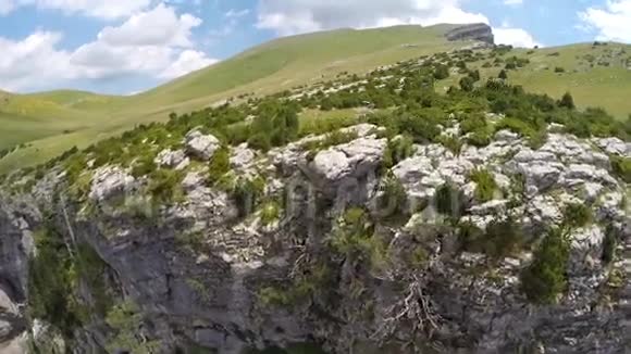 西班牙国家公园和蒙特佩迪多的Anisclo峡谷空中录像视频的预览图