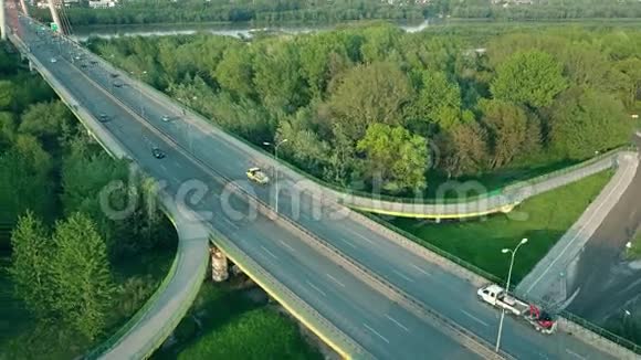 华沙公路和盖德车桥视频的预览图