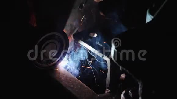金属工业焊接视频的预览图