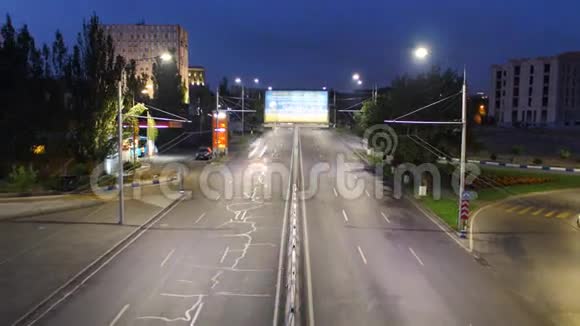 4夜间道路交通过度视频的预览图