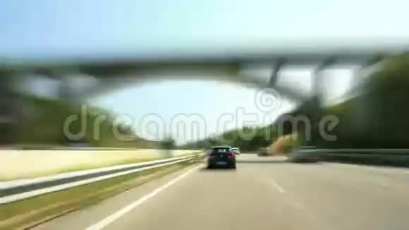 公路怒放日公路摄像车时间超短视频的预览图
