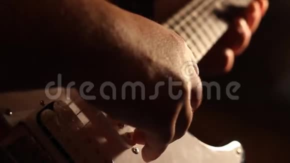 电动吉他弹影视频的预览图