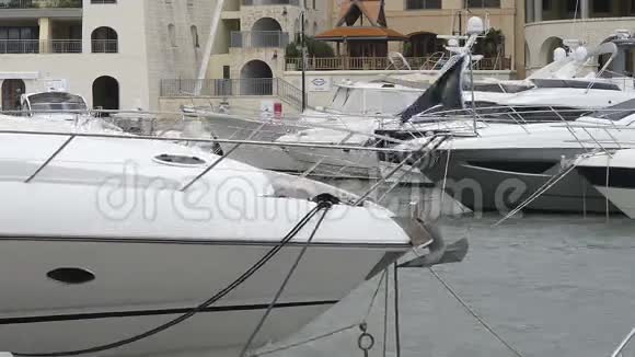 马耳他PortomasoMarina停泊的超级游艇视频的预览图