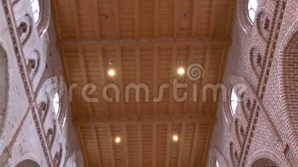 从天花板到教堂地板的景色4KFS700奥德赛7Q视频的预览图
