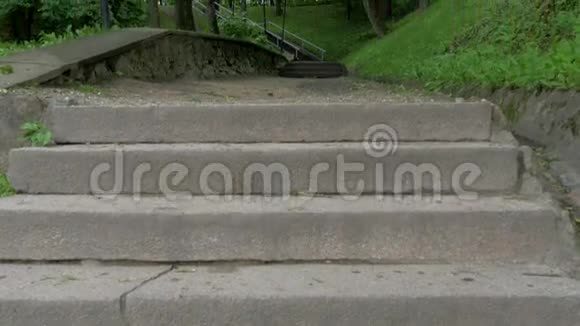 通往Toome山公园的楼梯4KFS700奥德赛7Q视频的预览图