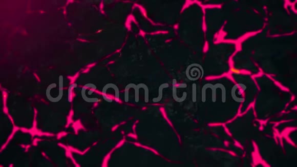 从石头表面的裂缝中喷出粉红色熔岩的抽象动画多彩的抽象质感视频的预览图