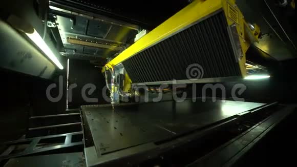 激光焊接设备长镜头视频的预览图