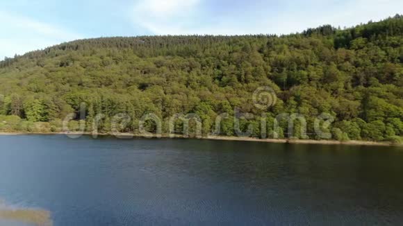 爱尔兰格伦达洛的湖泊视频的预览图