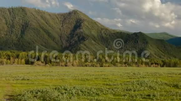 阿尔泰山美丽的高地景观俄罗斯西伯利亚时间推移视频的预览图