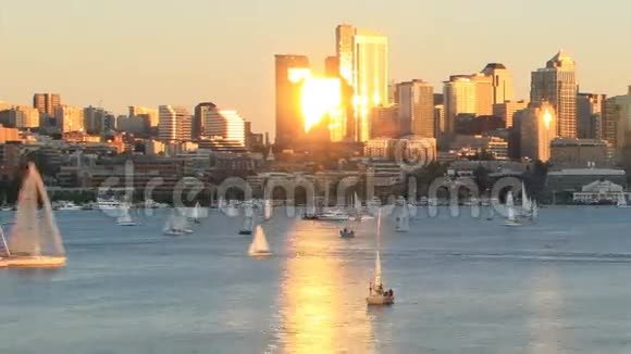 西雅图城市景观时间流逝日落潘视频的预览图