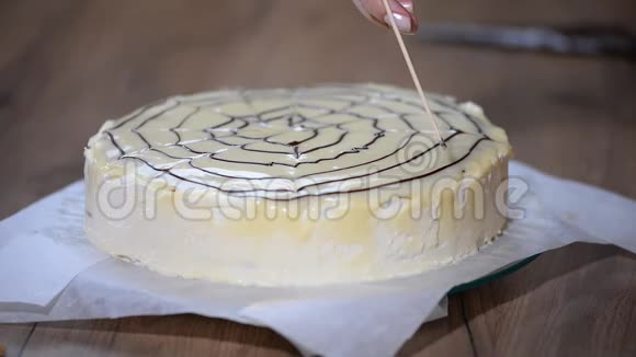 烹饪蛋糕装饰埃斯特哈西蛋糕视频的预览图